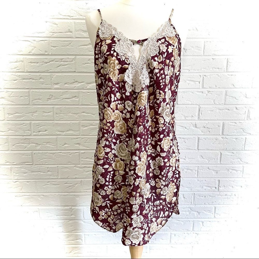 🚨4/$25 VINTAGE California Dynasty Floral Slip Size Large